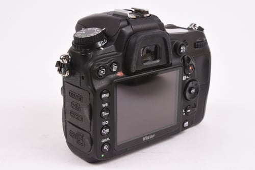 thumbnail-3 for Nikon D7000 Body w/ Grip