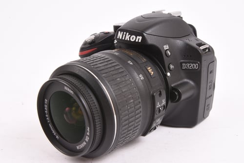 Nikon D3200 w/ 18-55mm