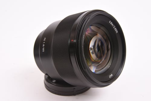 thumbnail-2 for Sony FE 85mm f/1.8