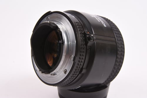 thumbnail-3 for Nikon AF 85mm f/1.8