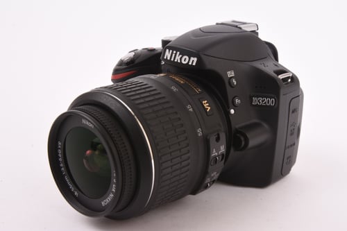 Nikon D3200 w/18-55mm
