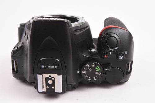thumbnail-6 for Nikon D5600 w/18-55mm