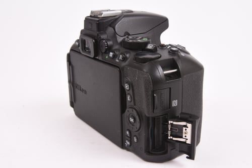 thumbnail-2 for Nikon D5600 w/18-55mm