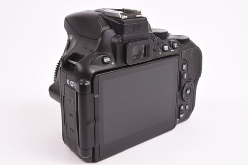 thumbnail-3 for Nikon D5600 w/18-55mm