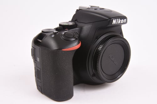 thumbnail-1 for Nikon D5600 w/18-55mm