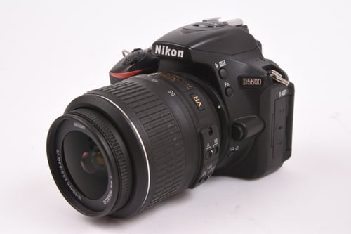Nikon D5600 w/18-55mm