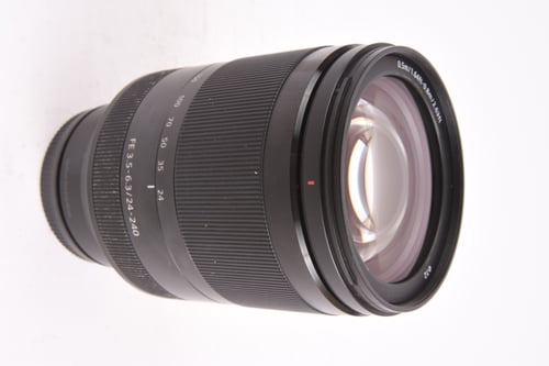 View Sony FE 24-240mm f/3.5-6.3 OSS Sony FE 24-240mm f/3.5-6.3 OSS