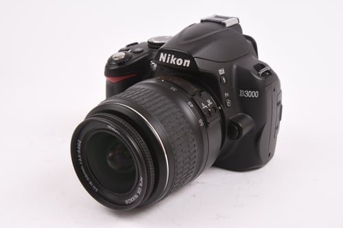 Nikon D3000 w/ 18-55mm