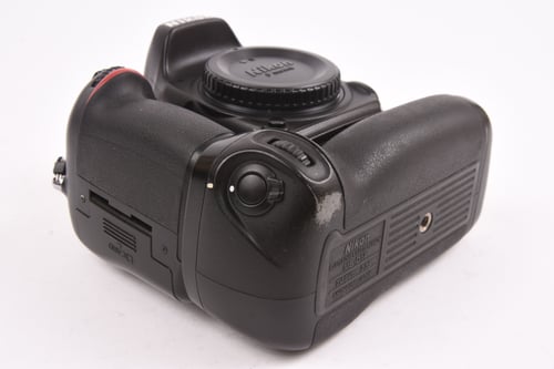 thumbnail-9 for Nikon D610 Body w/ Grip