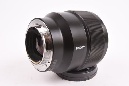thumbnail-1 for Sony FE 85mm f/1.8