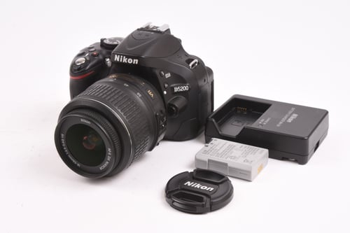 Nikon D5200 w/ 18-55mm