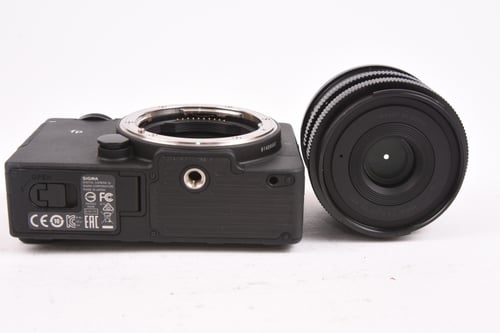 thumbnail-5 for Sigma fp Body w/45mm kit SC:N/A