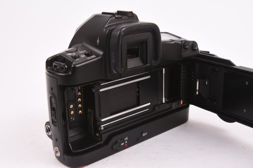 thumbnail-3 for Canon EOS 3 Body
