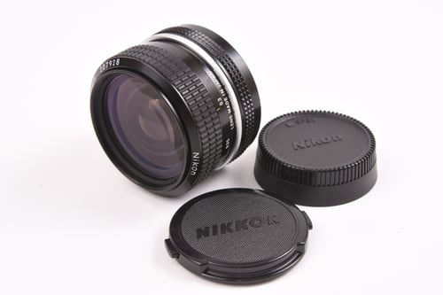 Nikon NON-AI Nikkor 28mm f/3.5