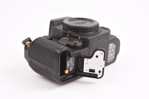 thumbnail-8 for Nikon Df Body Gold Edition