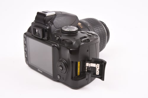 thumbnail-3 for Nikon D3000 w/18-55mm