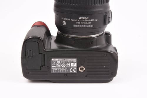 thumbnail-8 for Nikon D3000 w/18-55mm