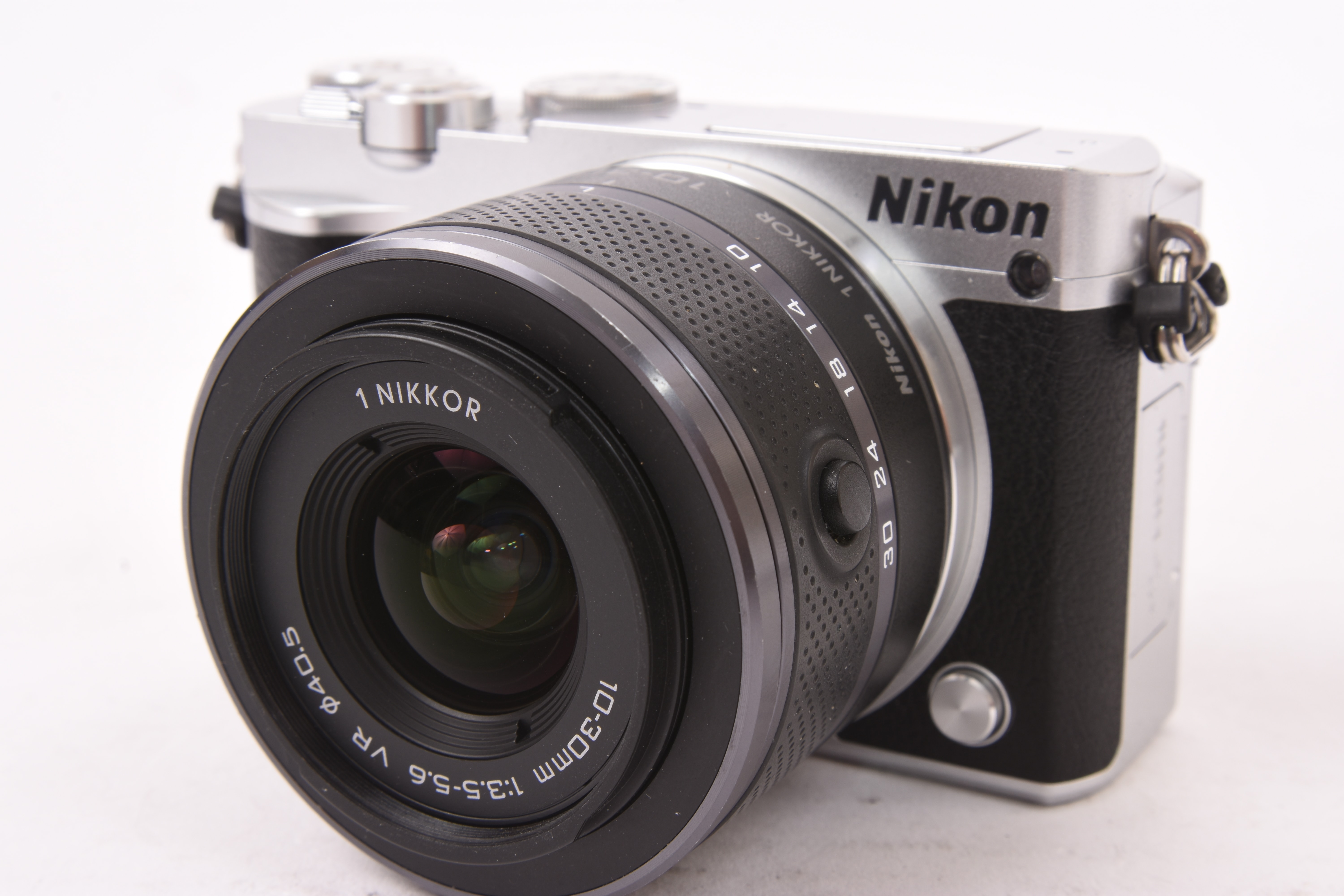 Nikon 1 J5 w/10-30mm | GearFocus