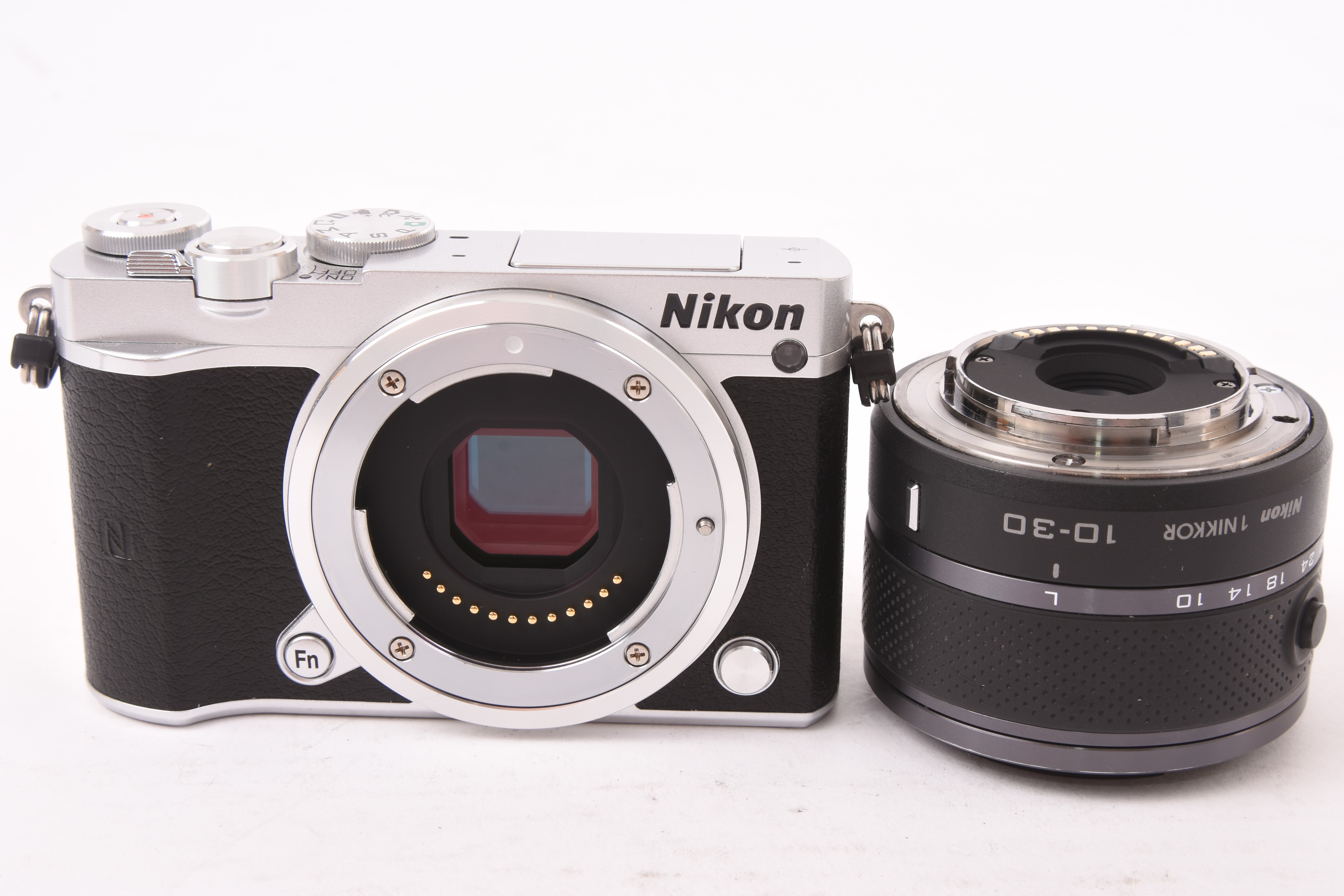 Nikon 1 J5 w/10-30mm | GearFocus