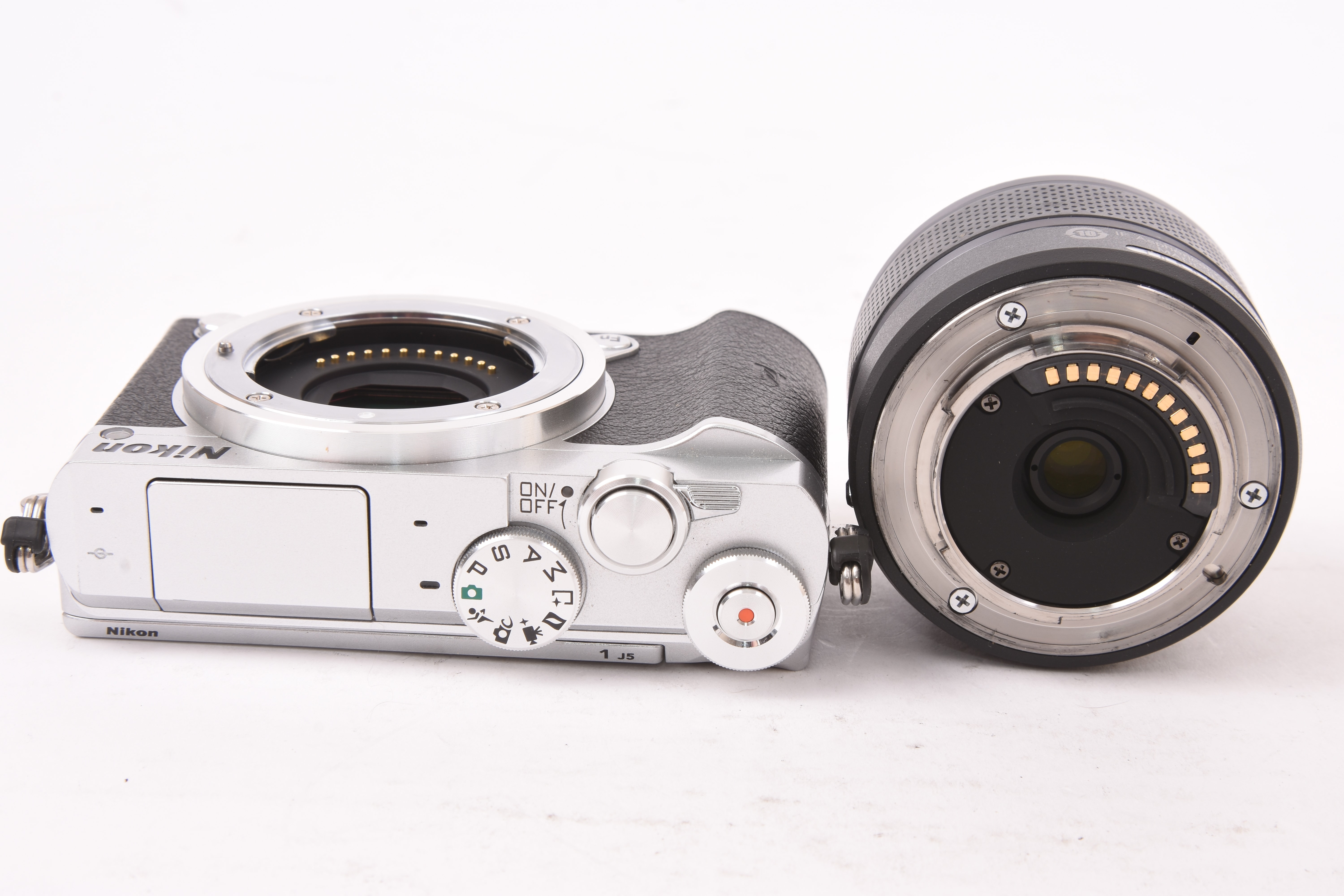 Nikon 1 J5 w/10-30mm | GearFocus