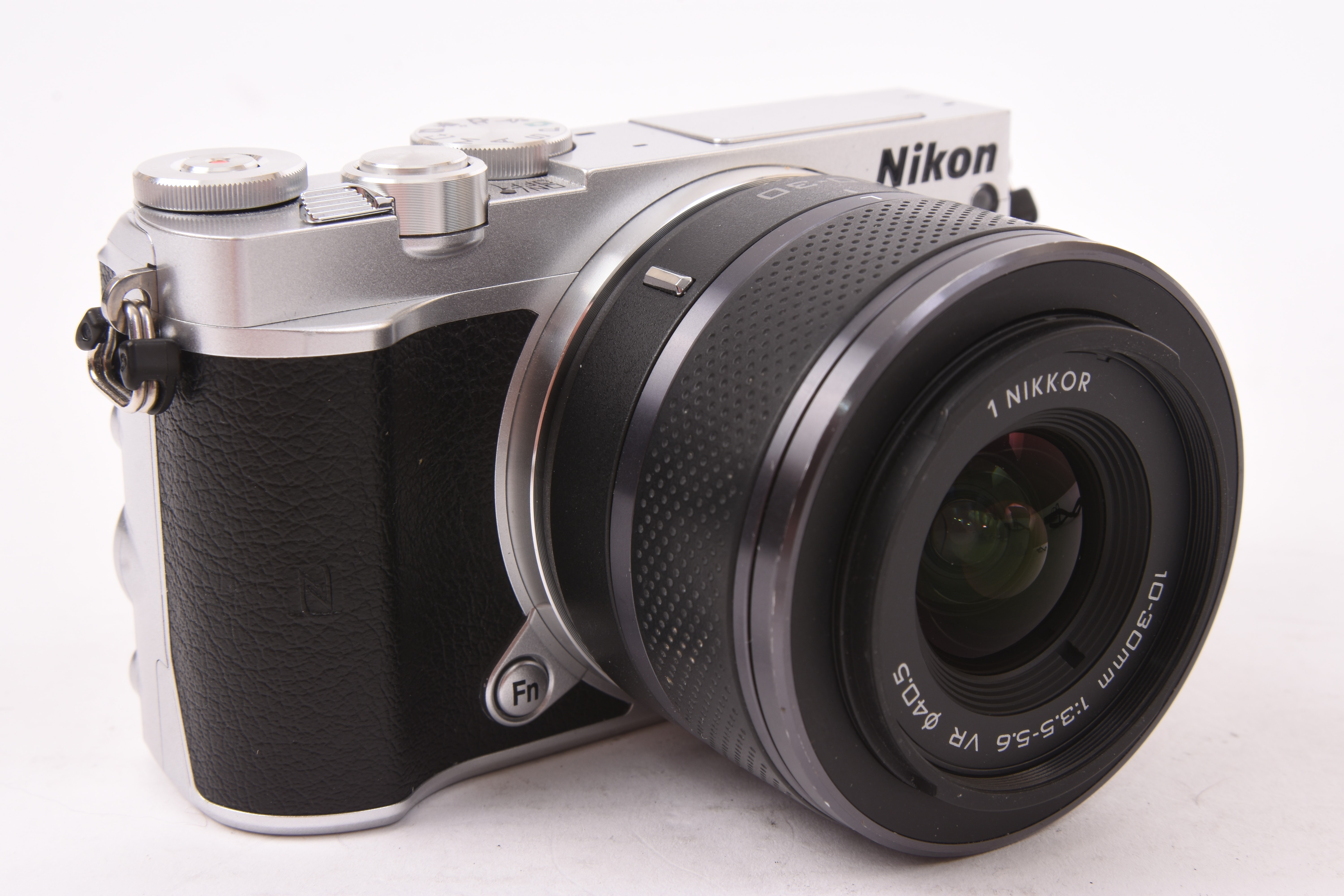 Nikon 1 J5 w/10-30mm | GearFocus