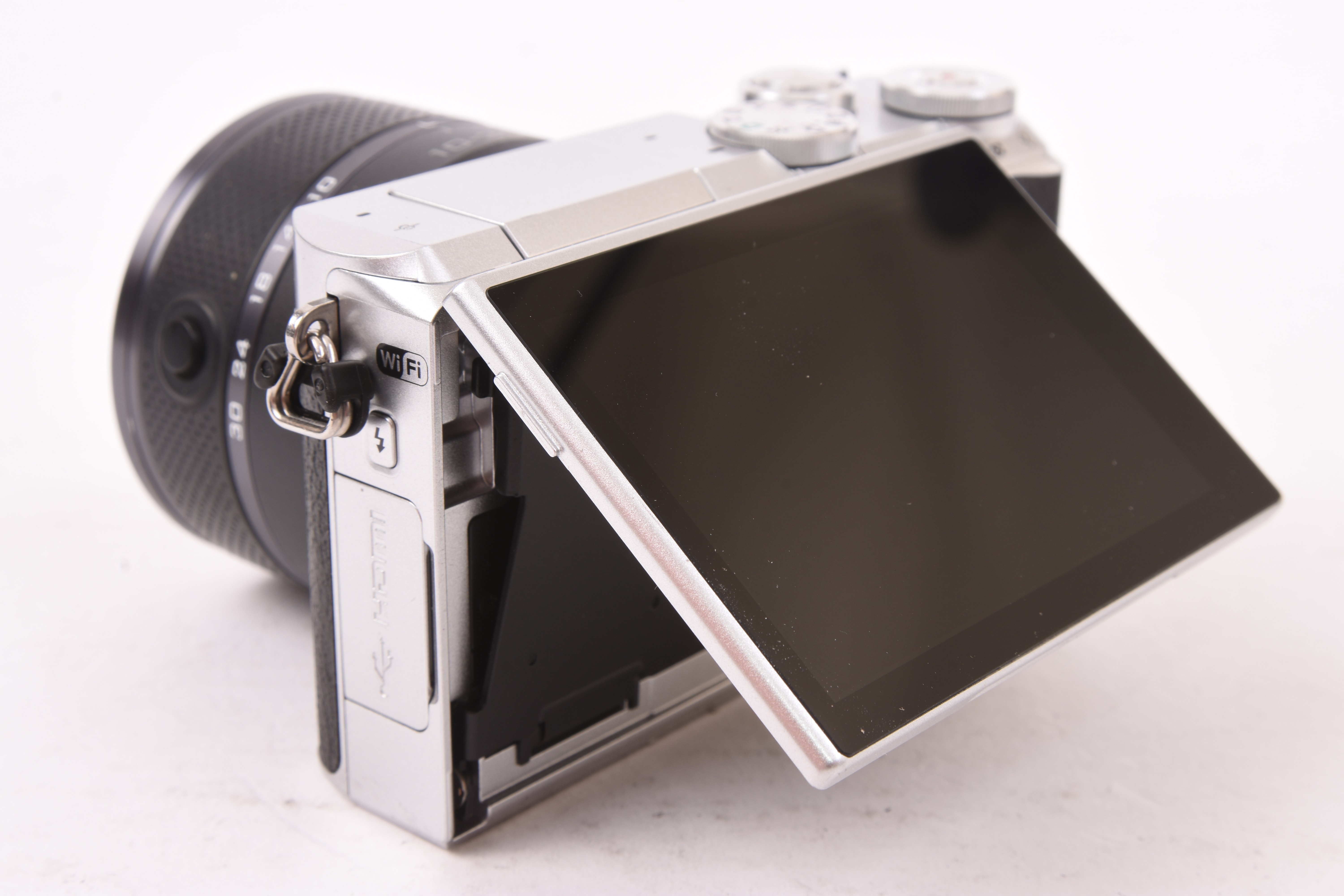 Nikon 1 J5 w/10-30mm | GearFocus