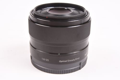 Sony E 35mm f/1.8 OSS