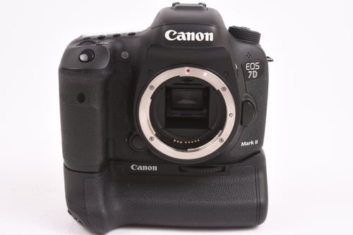 thumbnail-4 for Canon EOS 7D II Body w/Grip