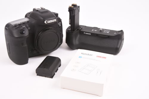 thumbnail-7 for Canon EOS 7D II Body w/Grip