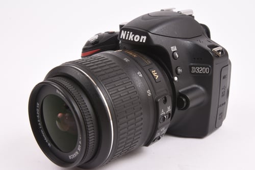 Nikon D3200 w/18-55mm