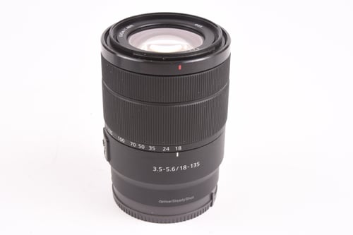 Sony E 18-135mm f/3.5-5.6 OSS